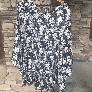 Catchme | blue white | small | bell sleeve